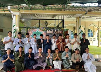 Usai Shalat Iduladha, Jemaah Masjid Al-Iman Gedong Meneng Gelar Tradisi Halalbihalal