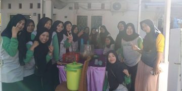 Bekerja Maraton Tiga Hari, Emak-Emak Masjid Al-Iman Sukses Pasok Logistik Ratusan Panitia