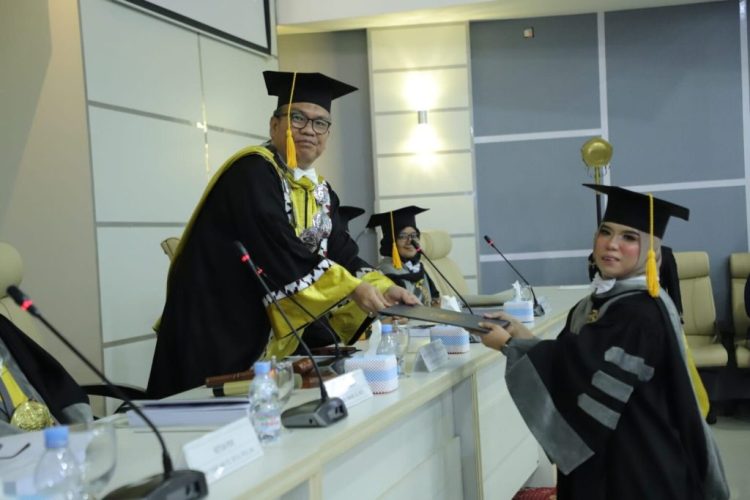 Teliti Pengaruh Inovasi dan Kapabilitas Usaha, FEB Unila Gelar Sidang Promosi Doktor Maya Yusnita