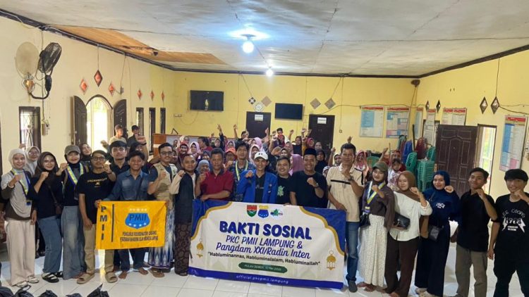 Sentuh Masyarakat Pesisir, PKC PMII Lampung Salurkan Sembako dan Shodaqoh Oksigen