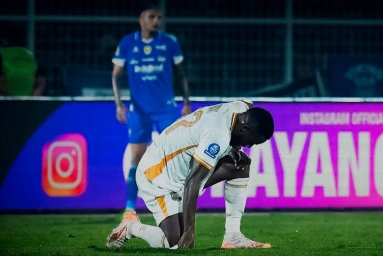Dari Bhayangkara FC vs Persib: Helm Hilang, Amarah Ruang Ganti, Sampai Murka Suporter Tuan Rumah