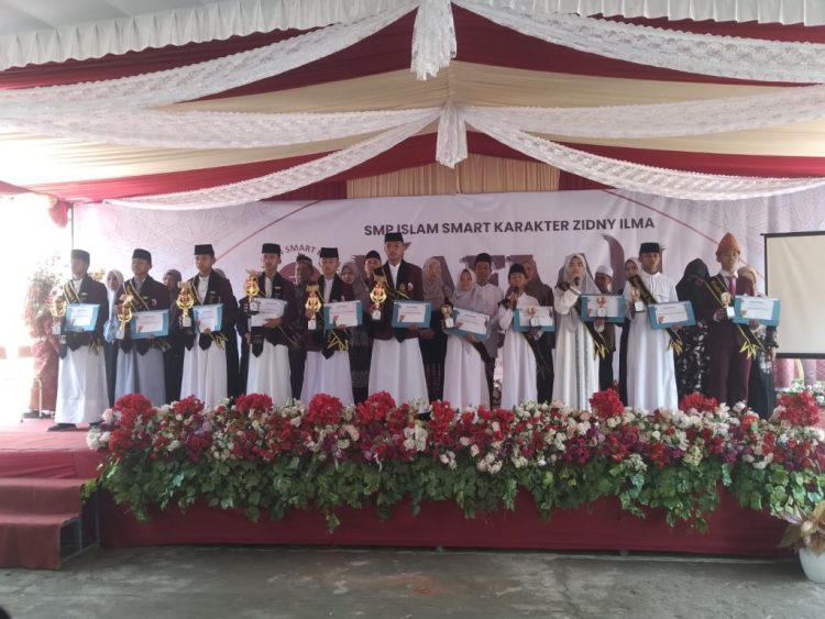 Haflah Akhirussanah 2026, Santri SMP Islam Smart Zidny Ilma Karakter Didorong Jadi Generasi Unggul