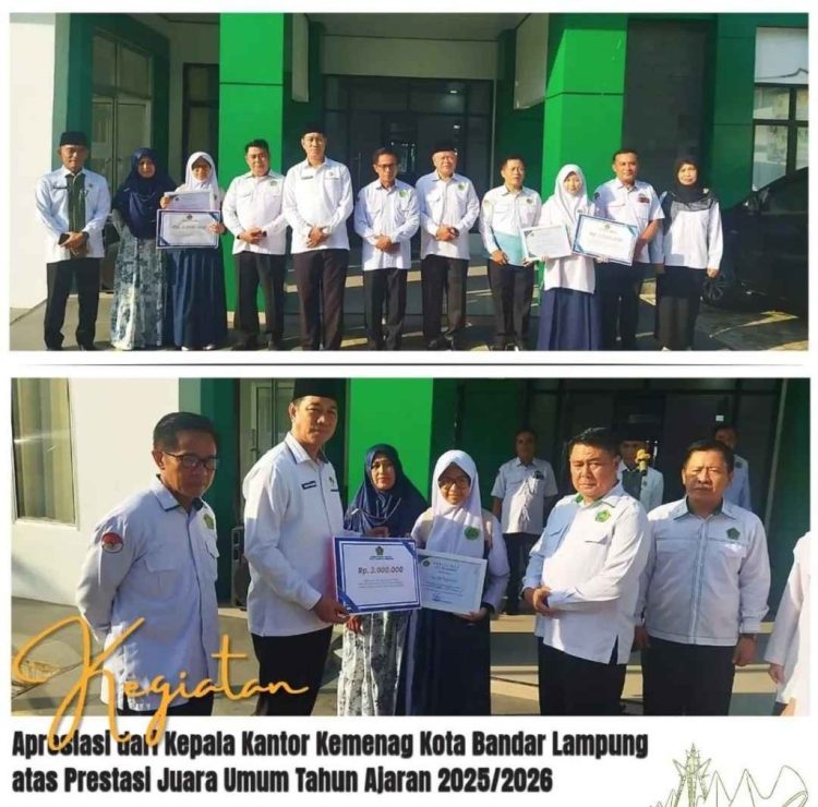 Kemenag Kota Bandar Lampung Beri Penghargaan Siswa Juara Umum MTsN 1