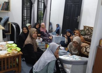 Momen Hangat Warga Gedong Meneng Bandar Lampung Rayakan Kelahiran Anak Ketiga Tetangga