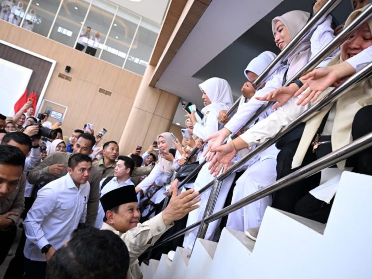 Kunjungan Kerja ke Krui, Antusiasme Warga Pesisir Barat Sambut Kedatangan Presiden Prabowo Subianto