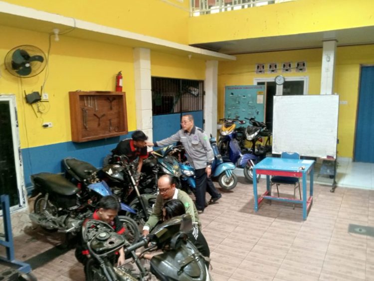 Gandeng Planet Ban, SMKN 2 Palembang Latih Pencari Kerja Lewat Program Vokasi 240 Jam