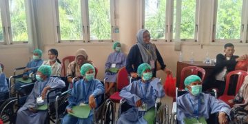 Pulihkan Penglihatan Warga Rentan, Kemensos dan AMCF Gelar Operasi Katarak Gratis di Palembang