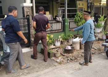 Peduli Lingkungan, Ketua RT 007 Rajabasa Lakukan Survei Sarana Umum Rusak