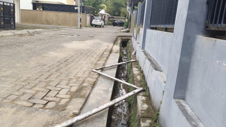 RT 007 Perum Bumi Puspa Kencana Selesaikan Perbaikan Jalan Ambles dan Pondasi Rusak