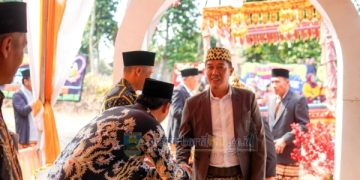 Pelestarian Adat Sai Batin, Bupati Pesisir Barat Hadiri Pengukuhan Raja Pekon Tanjung Rejo