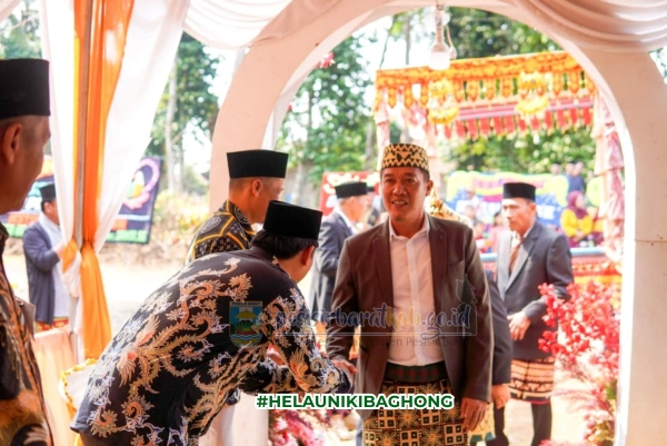 Pelestarian Adat Sai Batin, Bupati Pesisir Barat Hadiri Pengukuhan Raja Pekon Tanjung Rejo