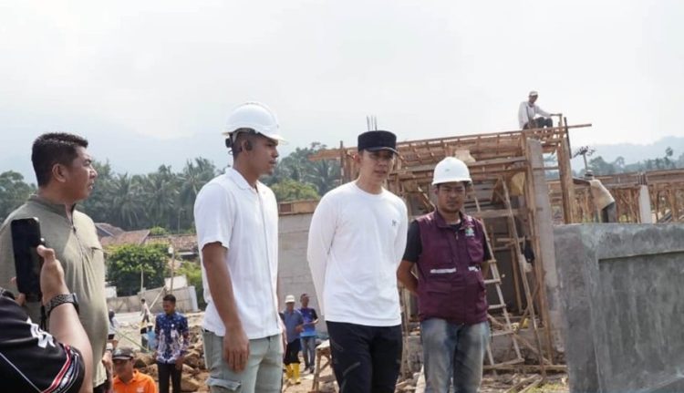 Bupati Egi Tinjau Progres Kampung Nelayan Merah Putih di Kunjir