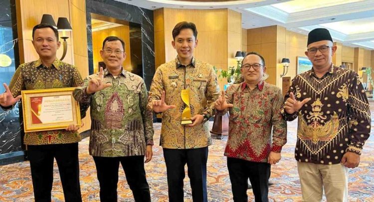 Bupati Egi Raih Disway Top Regional Leader Awards 2026