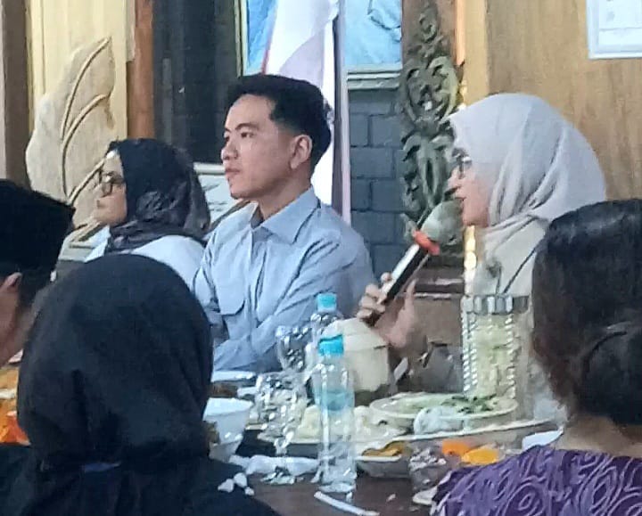Temui Mulyono di Randu Mas, Gibran Jadi Obat Rindu Masyarakat Pugung Raharjo