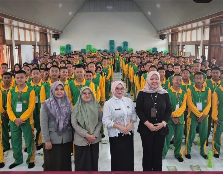 Jadi Narasumber MPLS, Jaksa Fungsional Kejari Banyuasin Bedah Modus Kejahatan Siber Depan Siswa