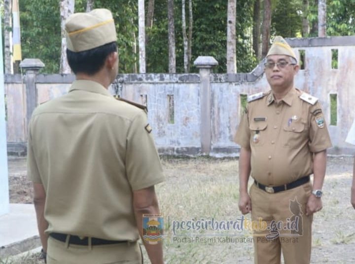 Pimpin Upacara di Krui, Armand Achyuni Ajak Siswa Pesisir Barat Ciptakan Lingkungan Belajar yang Aman