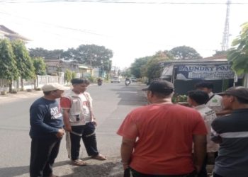 Cegah Kecelakaan di Persimpangan, Tim KKL Kelompok 85 Malahayati Sentuh Fasilitas RW 01 Yosorejo