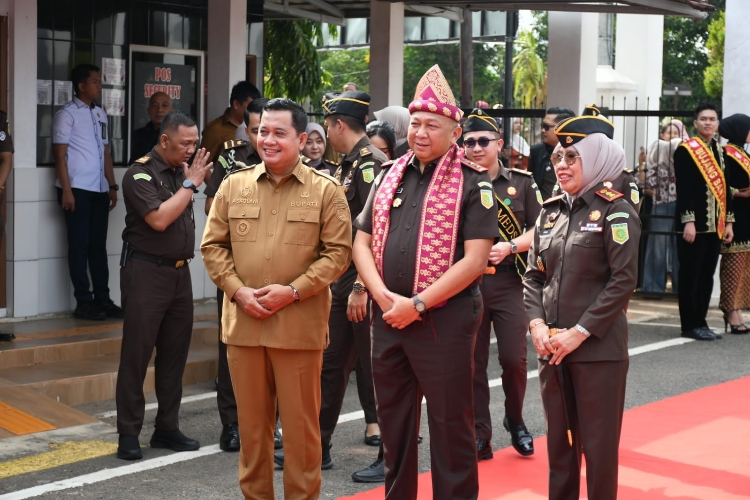 Kunjungi Kejari Banyuasin, Kajati Sumsel Resmikan Gudang PAPBB dan Rumah Dinas