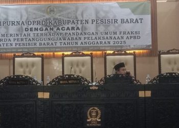 Rapat Paripurna DPRD, Bupati Pesisir Barat Paparkan Komitmen Pengelolaan APBD yang Akuntabel