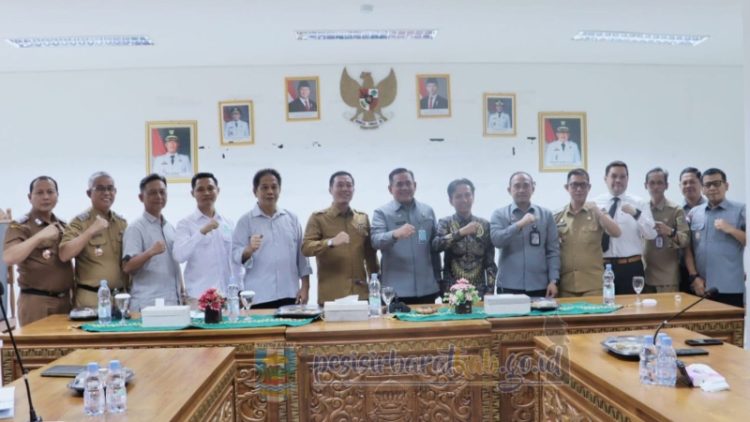 Bupati Dedi Irawan Sambut Sertifikat Indikasi Geografis Damar Mata Kucing Krui sebagai Tonggak Bersejarah