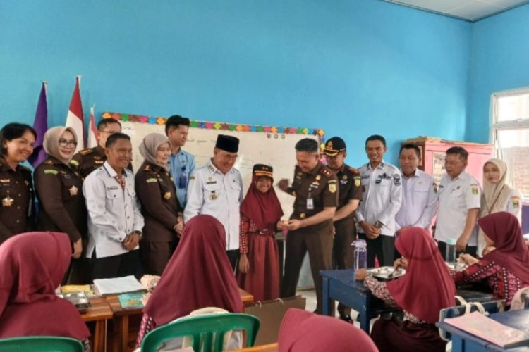 Pengawasan MBG Jadi Sorotan, Kajati Lampung dan Bupati Tanggamus Tinjau SPPG di Kecamatan Pugung