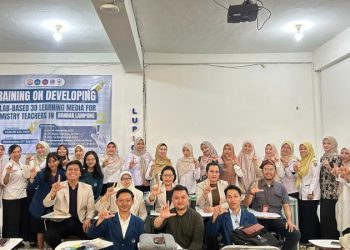 Guru Kimia Perkuat Literasi Teknologi melalui Pelatihan FABLAB di FKIP Unila