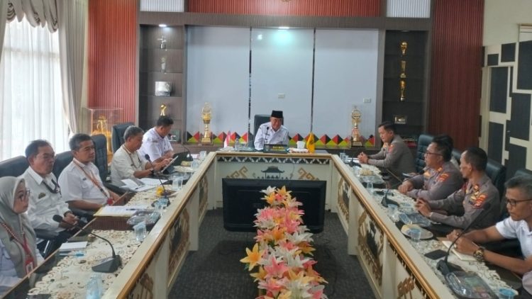 Panen Perdana Capai 5 Ton, Bupati Tanggamus Siap Perluas Budidaya Bawang Putih