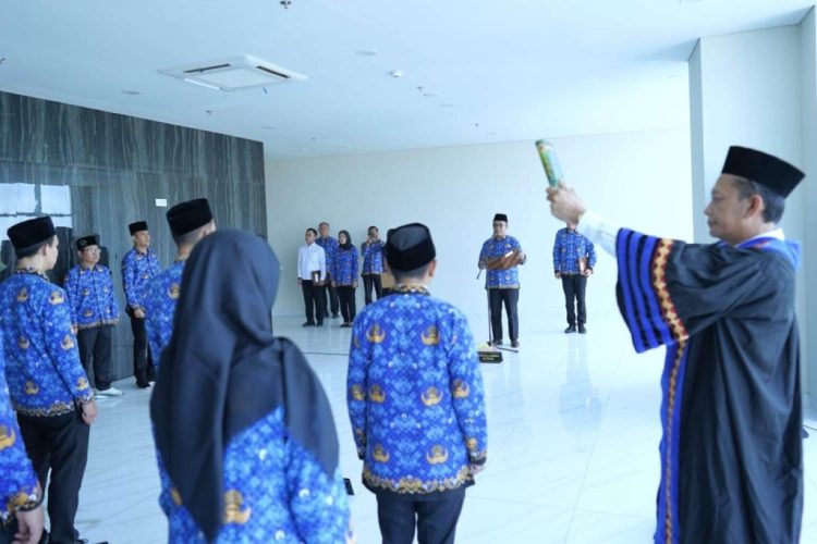 14 Pejabat Fungsional UIN RIL Dilantik, Karo AUPKK Tekankan Profesionalisme dan Integritas