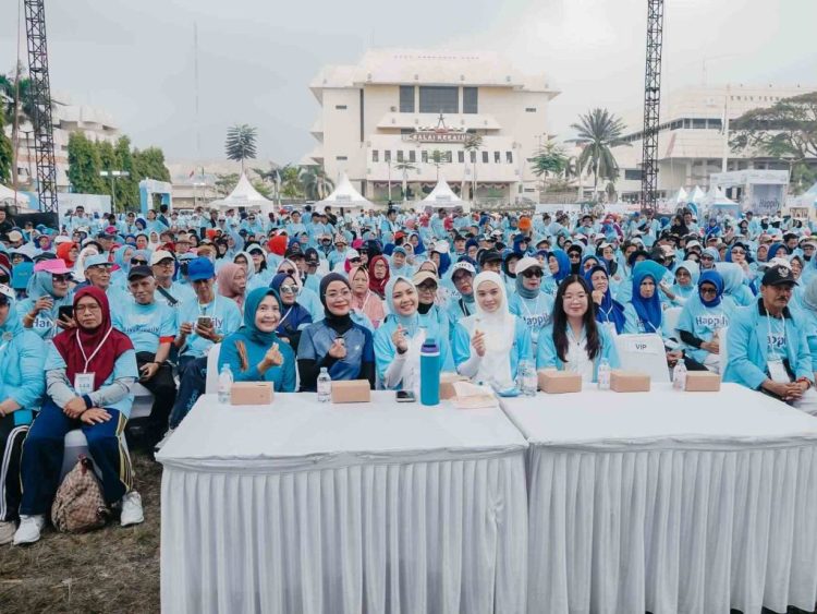 Ratusan Lansia Padati Jalan Sehat Bersama Ketua TP PKK Lampung