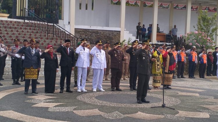 Pimpin Upacara Kemerdekaan di Lapangan Merdeka, Bupati Saleh Asnawi: Jadilah Pahlawan Masa Depan