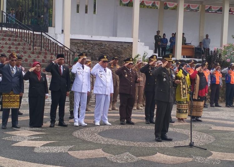 Pimpin Upacara Kemerdekaan di Lapangan Merdeka, Bupati Saleh Asnawi: Jadilah Pahlawan Masa Depan