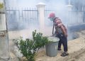 Cegah Penyebaran DBD, Puskesmas Rajabasa Indah Fogging Lingkungan Perum Bumi Puspa Kencana