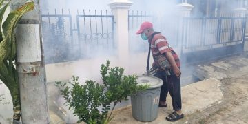 Cegah Penyebaran DBD, Puskesmas Rajabasa Indah Fogging Lingkungan Perum Bumi Puspa Kencana