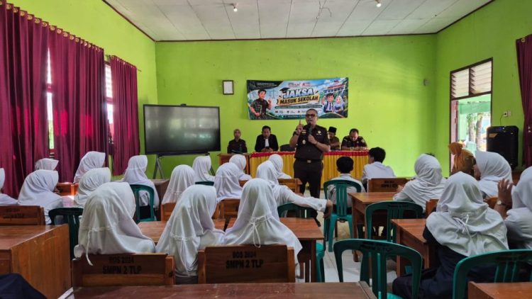 Edukasi Hukum Sejak Dini, Cabjari Talang Padang Gelar Jaksa Masuk Sekolah di SMPN 2