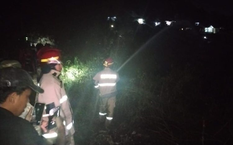 Diduga Akibat Puntung Rokok, Lahan Kering di Teluk Betung Barat Terbakar