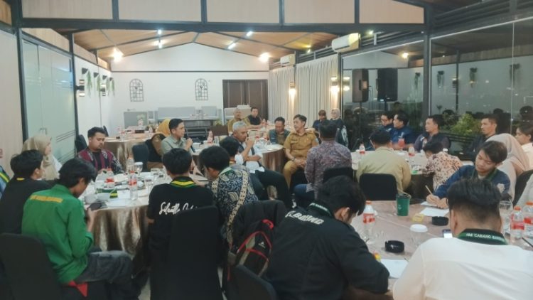 Coffee Night Cipayung Plus, Wali Kota Bandung Ajak Mahasiswa Kawal Kebijakan dan Pelayanan Publik