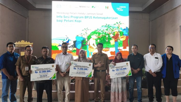 Produksi Kopi Tanggamus Naik, Disbunak Bersama ILO dan BPJS Serahkan Santunan Petani