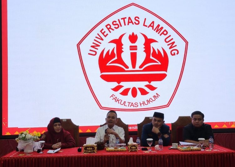 Pesan Wahrul Fauzi untuk Sarjana Hukum Unila: Bekali Diri dengan Kepedulian Sosial dan Bakti pada Orang Tua