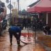 Jalan Licin akibat Tumpahan CPO di Natar, Damkarmat Lampung Selatan Turun Tangan