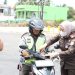 Cegah Dampak Kabut Asap, Kejari Banyuasin Bagikan Masker kepada Pengendara