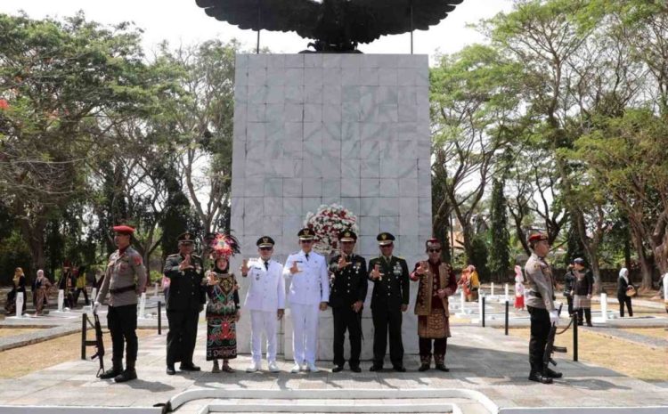 Ziarah HUT ke-81 RI, Bupati Egi Tabur Bunga di TMP Kusuma Bangsa
