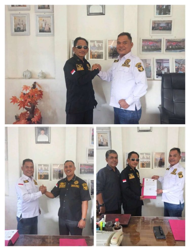 DPC GPB Pesisir Barat Resmi Berlayar, Rozi Fernando Serahkan SK Kepengurusan ke Dedi Hartono