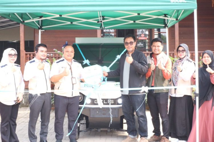 Dorong Ekonomi Sirkular di Palembang, PLN Salurkan Gerobak Listrik GEMPITA ke Qur'anic Farm