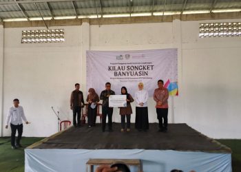 Dukung Pelestarian Wastra Nusantara, PLN Bina Perajin Songket Banyuasin Go Digital