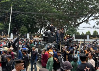 Kawal Nasib Petani Tahura WAR, Ribuan Massa DRL Geruduk Kejati dan DPRD Lampung