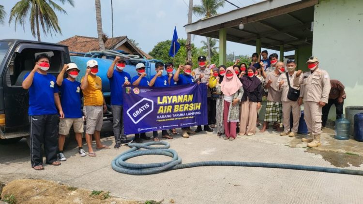 Atasi Krisis Kekeringan di Bakauheni, Karang Taruna Lampung Pasok Bantuan Air Bersih
