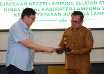Sah Secara Hukum, Kejari Lampung Selatan Serahkan Penetapan Perwalian Delapan Anak Asuh