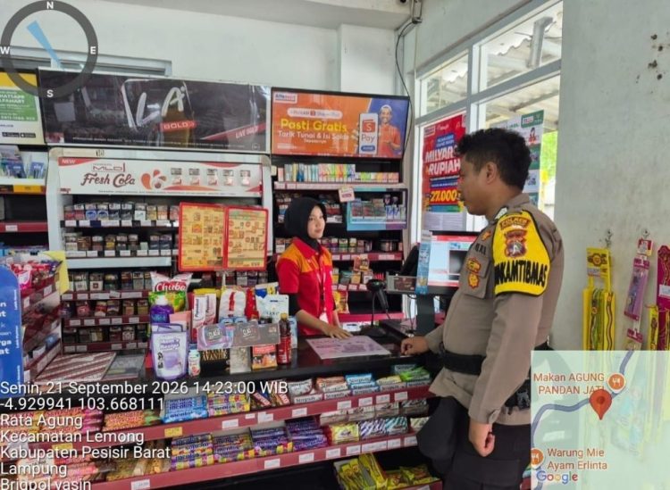 Sambangi Warga Pekon Rata Agung, Bhabinkamtibmas Polsek Pesisir Utara Perkuat Keamanan Desa