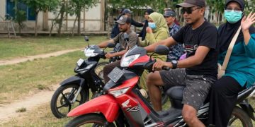 Bermotor Lintasi Pelosok Pematang Sawa, Nakes Puskesmas Martanda Periksa Kesehatan Warga Pedalaman
