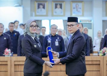 Lantik Indra Sanjaya Jadi Karo Adpim, Wagub Jihan Dorong Birokrasi Berbasis Kinerja
